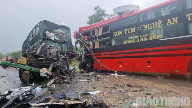 Hiện trường xảy ra vụ TNGT ngay trên điểm dốc ở km 605+ 100 đường Hồ Chí Minh