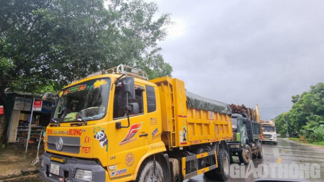 Vụ tai nạn đã khiến giao thông trên tuyến đường Hồ Chí Minh bị ùn tắc cục bộ