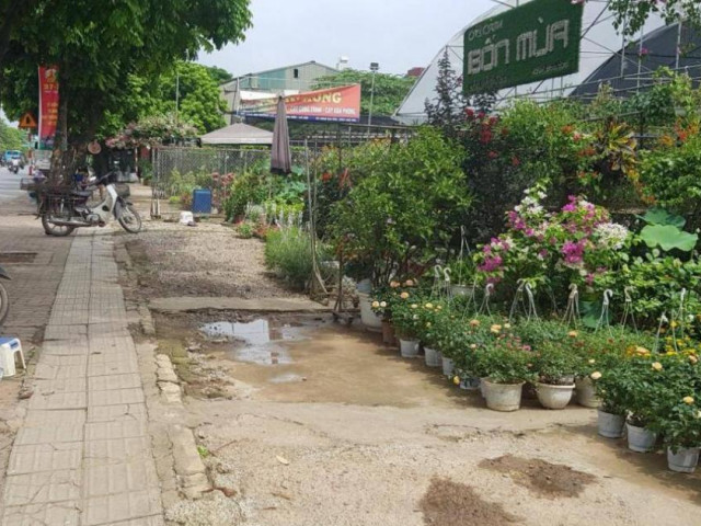 Kinh doanh - Long Biên: Loạt cửa hàng "mọc" trên đất sạch, chống lấn chiếm