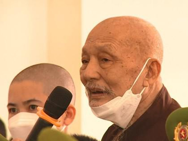 Tin tức trong ngày - Video: Không rõ tung tích 15 ngôi chùa và 200 đứa trẻ trong vụ "Tịnh thất Bồng Lai"