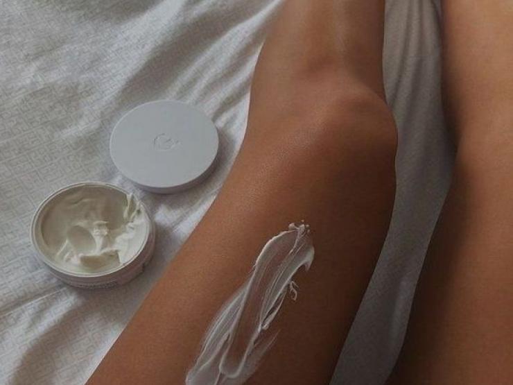 Làm đẹp - Cách trộn kem dưỡng ẩm từ lô hội giúp dưỡng da toàn thân