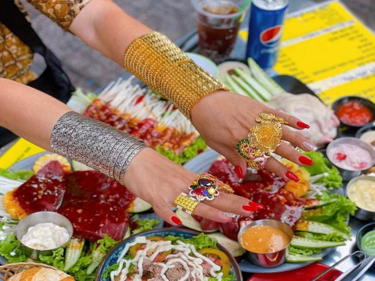 Kinh doanh - Người phụ nữ Sài Gòn đeo 70 cây vàng trên người và lý do bất ngờ