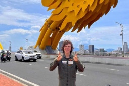 Tin tức trong ngày - Phi công Anh 16 tuổi lái máy bay tới Việt Nam trong hành trình vòng quanh thế giới