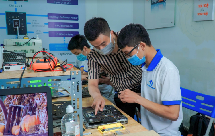 Học viện iT.vn giảng dạy truyền nghề thực tế, 80% thời gian là thực hành