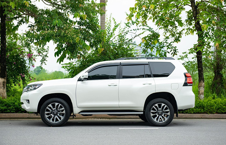 Toyota Land Cruiser Prado VX 2022 chạy siêu lướt được rao bán giá "hấp dẫn" - 3