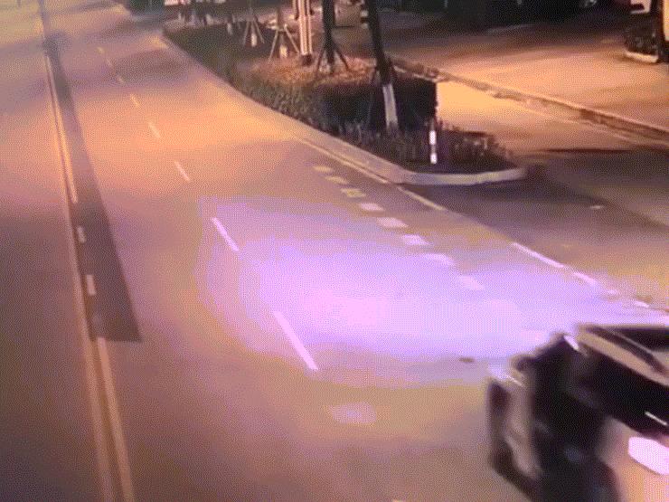 Phi thường - kỳ quặc - Video: Dở khóc dở cười chuyện vợ “đánh rơi” chồng say rượu trên đường cao tốc