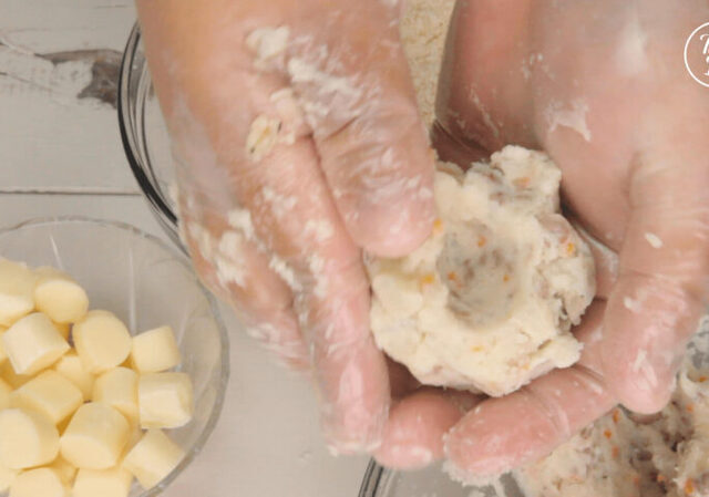 Cách làm khoai tây bọc phô mai béo ngậy ăn vô cùng ngon miệng - 4