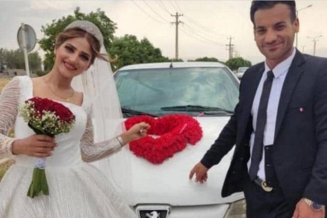 Cô dâu rạng rỡ trong đám cưới trước khi vụ tai nạn xảy ra. Ảnh: Newsflash
