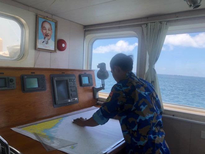 Tàu tìm kiếm cứu nạn trên vùng biển Bình Thuận