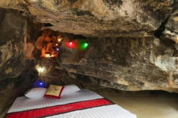 Tin tức trong ngày - Sự thật về khách sạn bí ẩn trong hang động ở Ninh Bình giá gần 100 triệu đồng/đêm