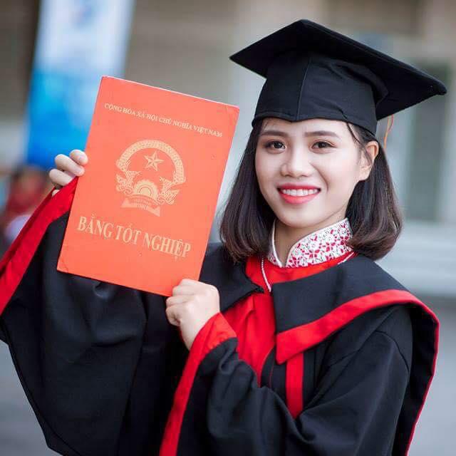 Cung Nhung tốt nghiệp Đại học Vinh với tấm bằng đại học loại Xuất sắc. Ảnh NVCC
