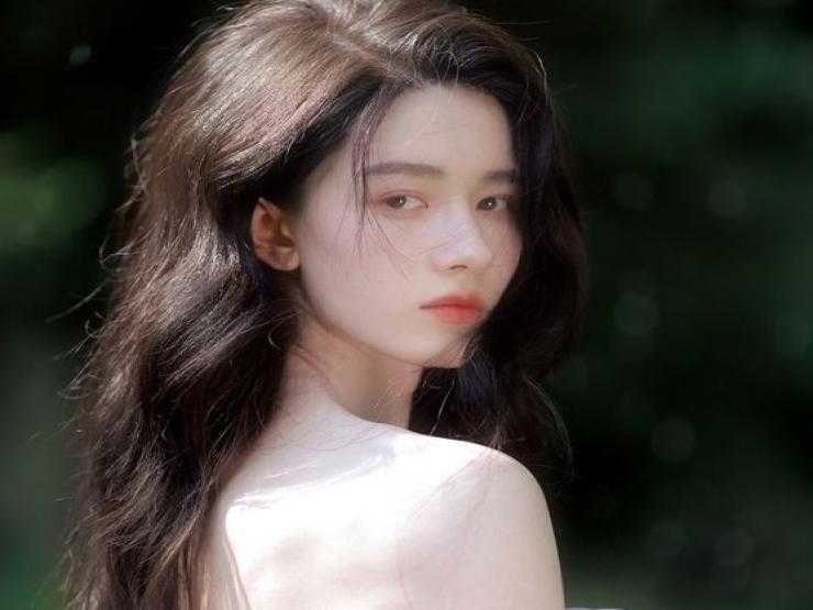 Làm đẹp - Tự làm xả tóc từ dâm bụt giúp nuôi dưỡng mái tóc mây