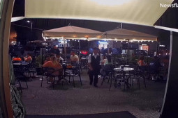 Thế giới - Video: Bị chĩa súng cướp đồng hồ xa xỉ ở Italia, du khách ngỡ ngàng với điều xảy ra sau đó