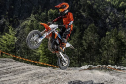 Thế giới xe - KTM trình làng xe cào cào điện cực chất, giá không rẻ