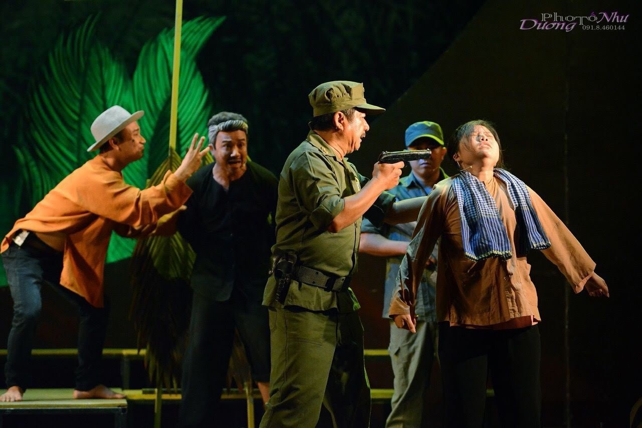 Hình ảnh trong vở cải lương Phù Sa Đỏ