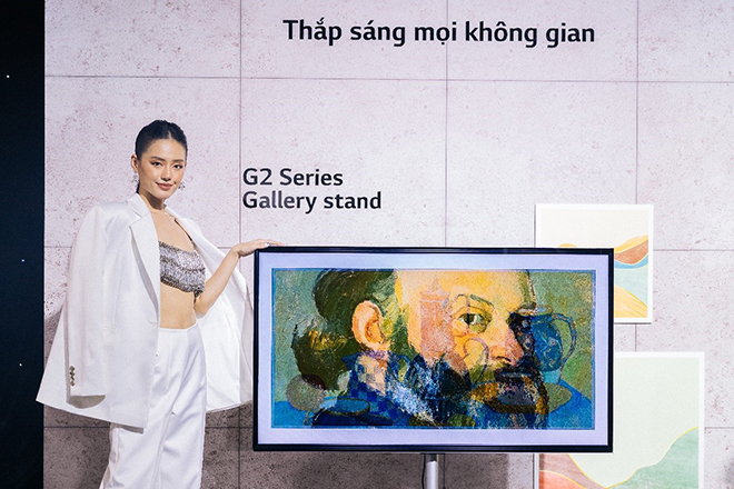 Một chiếc TV với chất lượng hình ảnh – âm thanh đỉnh cao, thiết kế tinh tế chính là lựa chọn của Khánh Linh – người truyền cảm hứng thẩm mỹ, nghệ thuật cho thế hệ trẻ.
