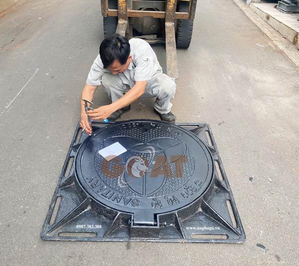 Kiểm định nắp hố ga GOAT trước khi xuất khẩu sang Campuchia