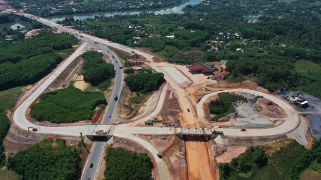 Nút giao Bắc tránh Huế tại Km 69+562 ở xã Hương Thọ, TP Huế với kinh phí xây dựng khoảng 60 tỉ đồng và đang hoàn thiện.