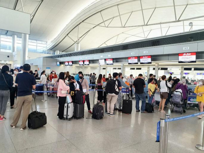 Bay quốc tế khôi phục nhanh giúp các cửa hàng miễn thuế ở sân bay hoạt động khởi sắc trở lại