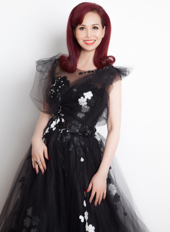 Hiện nay, cô đang làm giám đốc kinh doanh tại một công ty của Thái Lan. Hiện cô đang phụ trách phòng kinh doanh thương mại tại Công ty JF TRADING của Thái Lan do chồng cô làm Tổng Giám đốc.