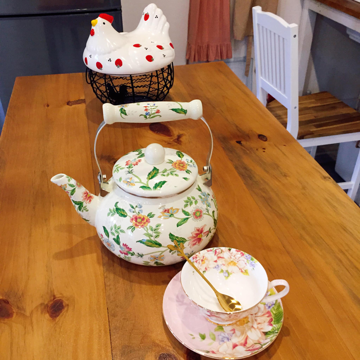 Chị tự lên ý tưởng và decor nhà nên cảm thấy khá ưng ý, dù căn nhà không nhiều cơ sở vật chất cao cấp nhưng lại ấm áp và xinh xắn đúng mong ước của bản thân.
