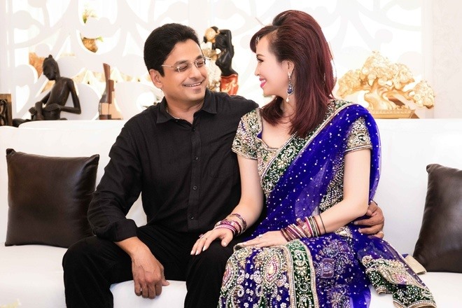 Trong nhà được trang trí bởi những đồ vật sang trọng, làm không gian sống trở nên thu hút hơn.