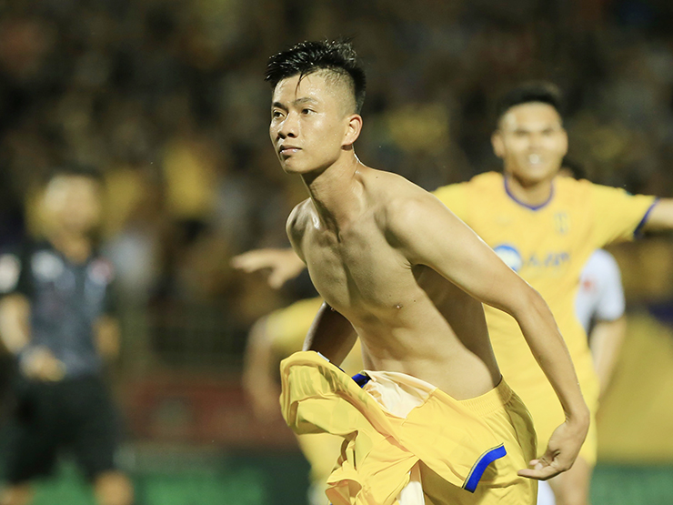 Bóng đá - Mãn nhãn Văn Đức "ngả bàn đèn" xé lưới Hải Phòng, tái hiện siêu phẩm Ronaldo