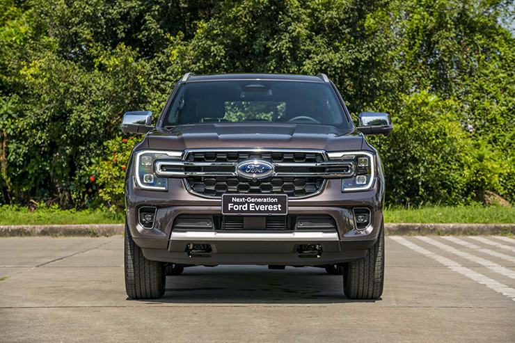 Ford Everest bị đẩy giá chênh lệch 200 triệu đồng tại đại lý - 1