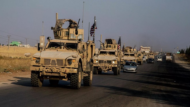 Đoàn xe quân sự Mỹ di chuyển ở Syria.