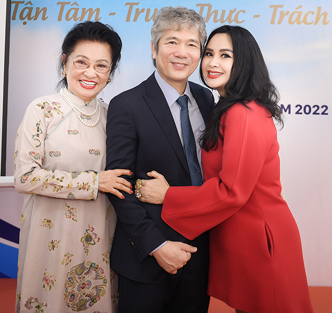 Thanh Lam thể hiện "chủ quyền" tình yêu bên chồng bác sĩ hơn 7 tuổi - 3