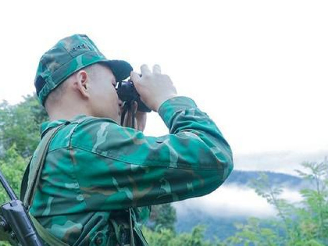 Tin tức trong ngày - Theo chân chiến sĩ Biên phòng tuần tra trên đỉnh Pha Luông