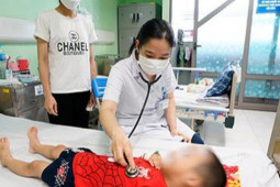 Sức khỏe đời sống - Từ vụ 2 anh em suy thận cấp do dùng vitamin D sai cách: Đừng bổ sung vitamin D cho con theo cách này mà biến thuốc bổ thành thuốc độc