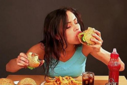 Sức khỏe đời sống - Những thói quen ăn uống "phá nát" dạ dày, nhiều người Việt thường mắc phải