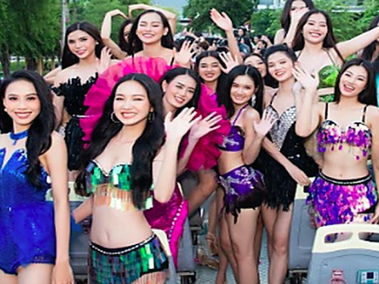 Thời trang - Thí sinh Hoa hậu Thế giới Việt Nam mặc bikini diễu hành trên phố gây tranh cãi trái chiều