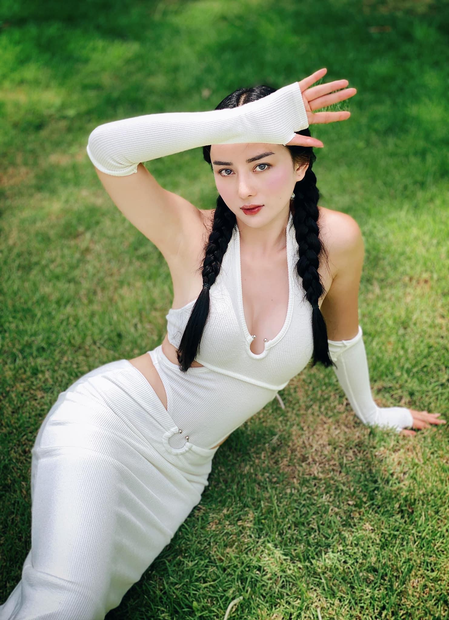 Hot girl Angela Chu hé lộ cuộc sống làm dâu nước ngoài “có 1-0-2” - 1