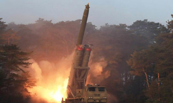 Ngoài ra trên mũi quả đạn còn lắp đặt
các cánh điều hướng, cho thấy nó có thể điều chỉnh quỹ đạo bay
trong giai đoạn công kích mục tiêu, độ sai lệc ước tính chỉ dưới 10
m.