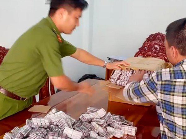 Thị trường - Tiêu dùng - Bắt vụ vận chuyển 30.000 viên thuốc tân dược nghi vấn nhập lậu