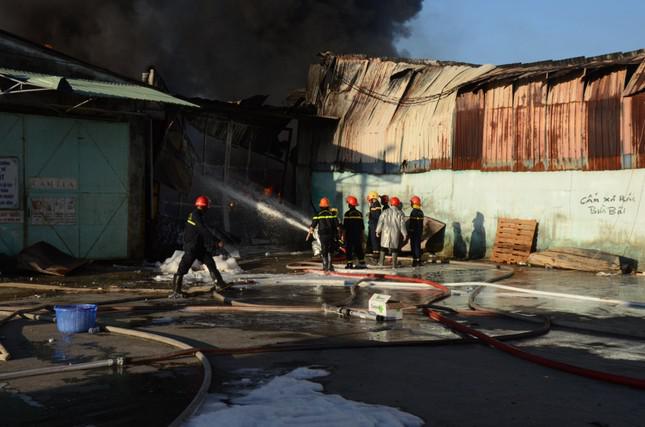Thiệt hại từ vụ cháy chưa được thống kê.