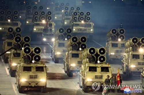 Mặc dù vậy, vũ khí trên chưa trải qua
thực chiến như M142 HIMARS, mức độ sát thương, tầm xa và nhất là độ
chính xác của KN-25 sẽ còn phải kiểm nghiệm thêm để có được cái
nhìn chính xác xem nó có thực sự vượt trội sản phẩm của Mỹ hay
không.