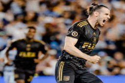 Bóng đá - Bale ghi bàn đầu tiên ở Mỹ, bị fan châm chọc chê "ăn rùa"