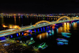 Du lịch - Những hình ảnh tuyệt đẹp về cầu Rồng khiến du khách quốc tế mê mẩn