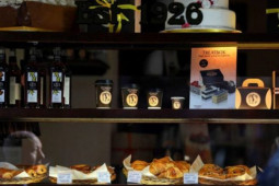 Kinh doanh - Kinh tế khó khăn, người dân đi săn hàng sắp hết hạn để tiết kiệm