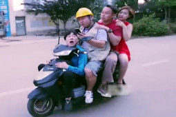 Clip hài hước - Vừa lái xe vừa dùng điện thoại rất thiếu an toàn!