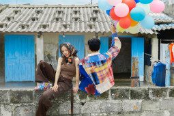 Nhạc - Phương Ly "say nắng" anh chàng bán bóng bay trong MV mới