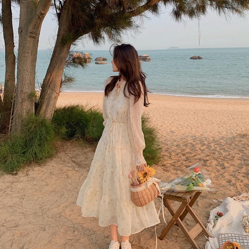 Thiếu nữ Trung Quốc xinh đẹp diện váy &#34;cánh chuồn&#34; đi biển - 6