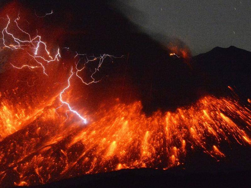 Núi lửa Sakurajima&nbsp;phun trào hôm 24.7 (ảnh: CNN)
