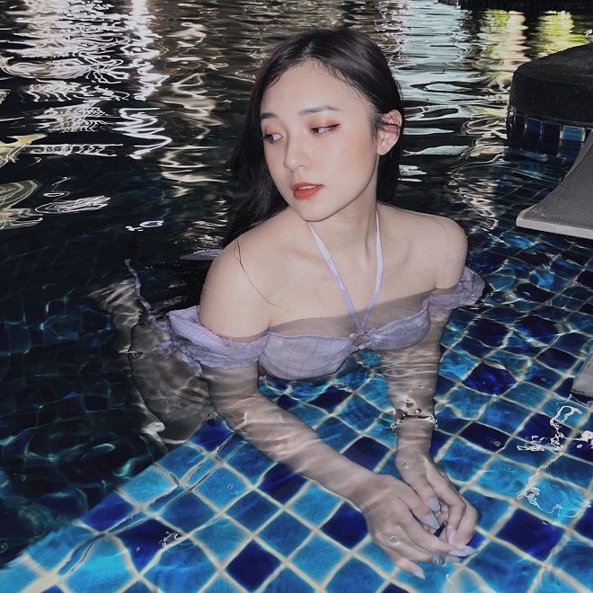 MC Phương Thảo khoe ảnh đi bơi đêm&nbsp;