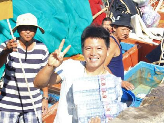 Thị trường - Tiêu dùng - Rộn ràng ra khơi, ngư dân mong dầu hạ thêm, cá lên giá nữa