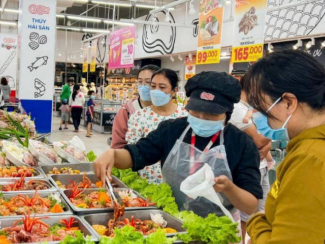 Thị trường - Tiêu dùng - Giá xăng dầu giảm sâu: “Chợ sớm giảm sung”, dân bớt mệt!