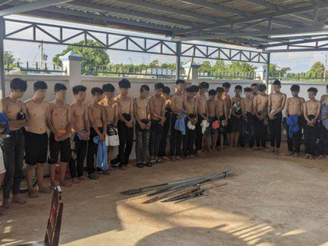 Pháp luật - Vây ráp hơn 30 thanh niên dùng "hàng nóng" chuẩn bị hỗn chiến